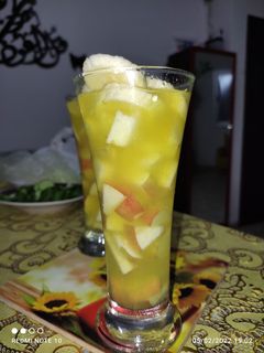 صورة لوصفة سلطة فواكه مع العصير🍸🍹🍹