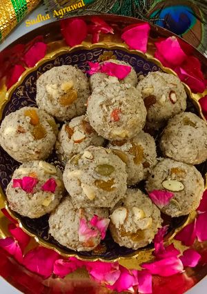 बिना मावा के सूखे नारियल का मलाईदार लड्डू (Creamy Dry Coconut Laddu without mawa) रेसिपी मुख्य फोटो