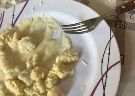 Ñoquis de polenta en salsa blanca