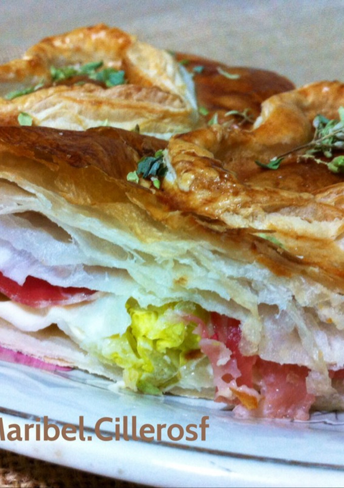 Una foto de Tarta salada de hojaldre, especial San Valentín