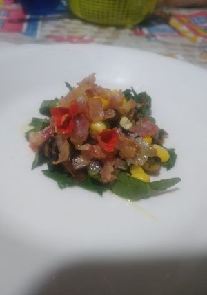 Una foto de Ensalada de espinacas con tocino