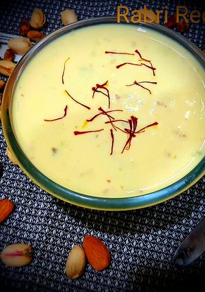 રબડી (Rabdi recipe in gujarati) રેસીપી મુખ્ય ફોટો