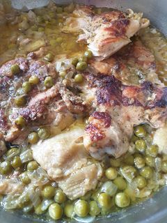 Una foto de Pollos en salsa de guisantes