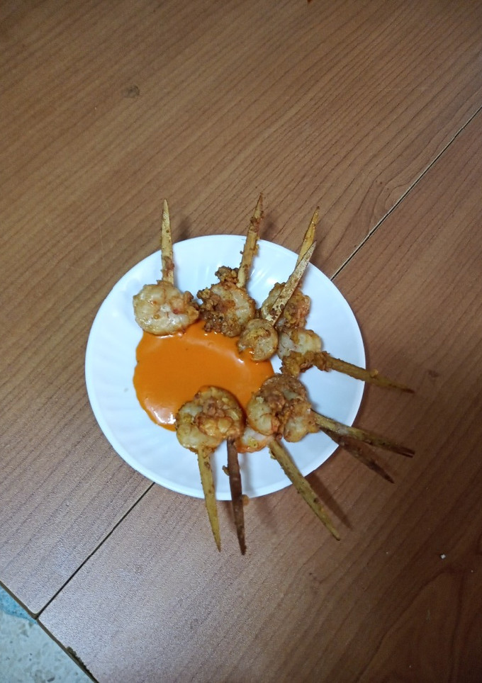 Una foto de Aperitivo de gambas fritas con mojo de pimiento del piquillo