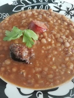 Una foto de Lentejas con chorizo y morcilla