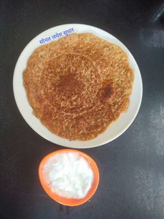 अंकुरित मूंग दाल चिल्ला(Sprout Moong Dal Chilla Recipe In Hindi) रेसिपी मुख्य फोटो