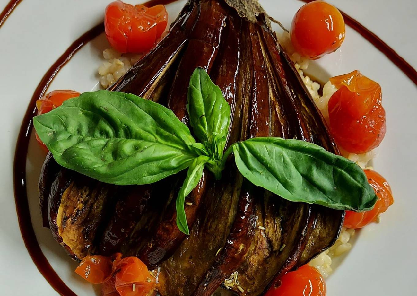 Ensalada de berenjenas asadas con tomates confitados