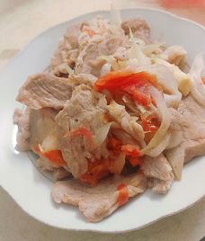 thịt lợn xào hành tây cà chua