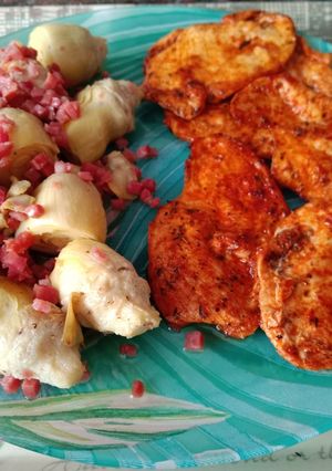 Una foto de Combinado de pollo adobado y alcachofas