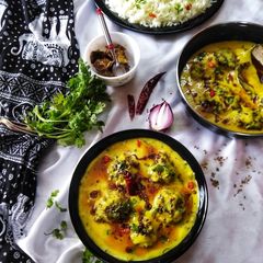 A picture of Punjabi kadhi with baked pakoras.