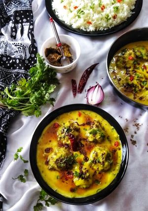 A picture of Punjabi kadhi with baked pakoras.