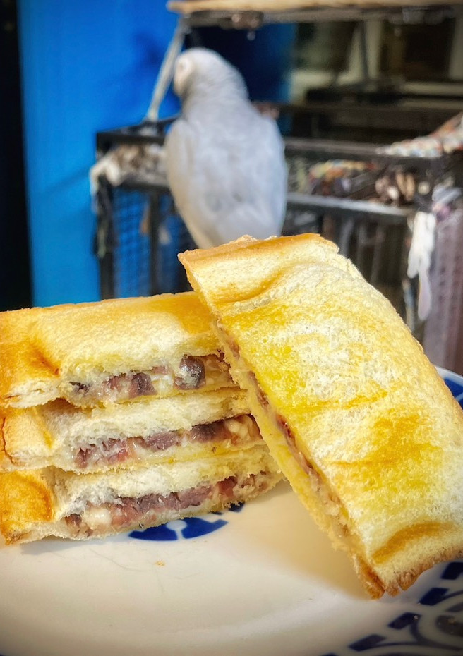 Una foto de Sándwich de queso La Peral y anchoas