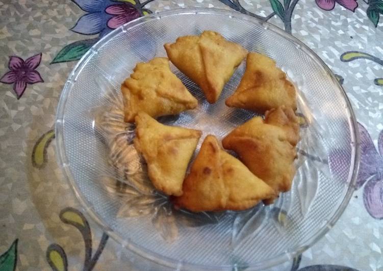 Mini Samosa with Moong Daal