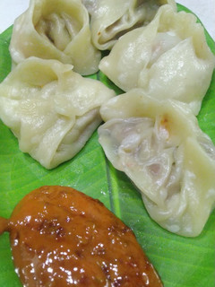 મોમોઝ(Momos Recipe in Gujarati) રેસીપી મુખ્ય ફોટો