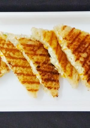 A picture of Hung Curd Sandwiches.