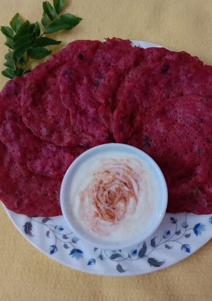 A picture of Beetroot Rava Uttapam.