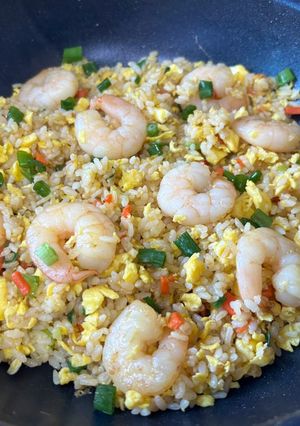 Hình của món Cơm chiên tôm 🍤.