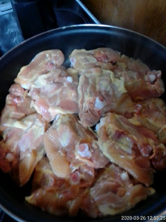 Una foto de Pollo con ciruelas