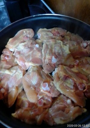 Una foto de Pollo con ciruelas
