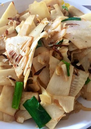 Hình của món Măng ngọt xào tóp mỡ.