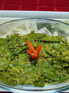 A picture of Tel Shim/ Broadbeans in mustard paste.