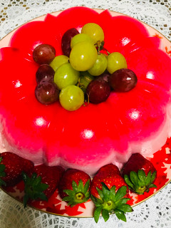 Una foto de Gelatina Con Leche de Coco y Frutas!!