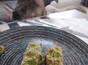 Una foto de torrejas de brócoli