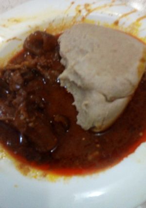 A picture of Tuwon alkama da ogbono soup.