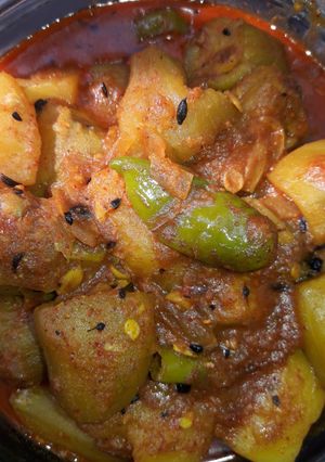 A picture of Aaloo parwal curry.