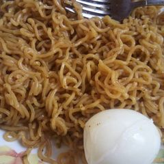 A picture of Noddles with black pepper.