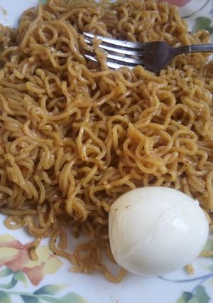 A picture of Noddles with black pepper.