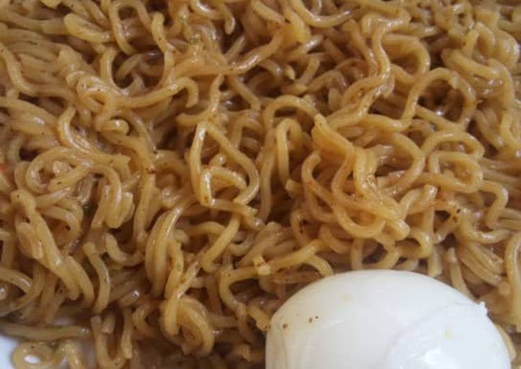 Noddles with black pepper