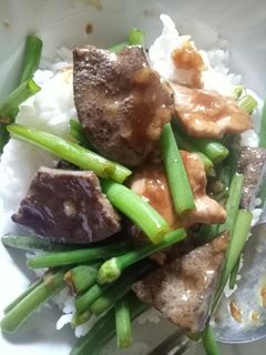 รูปของ ผัดดอกหอมตับหมู+หมู