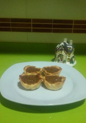 Foto principal de Tartaletas de rulo de cabra y cebolla caramelizada