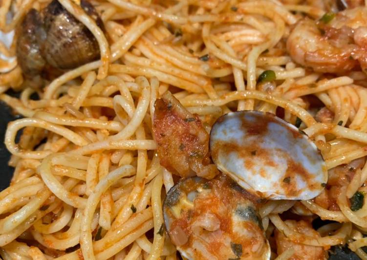 Espaguetis con gambas y almejas🍝