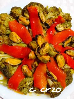 Una foto de Brócoli con pimientos asados