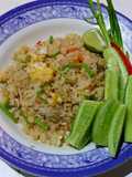 ข้าวผัดสมุนไพรใส่ไข่ไม่ใส่น้ำมัน