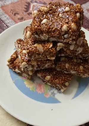 A picture of Peanut Sesame Chikki.