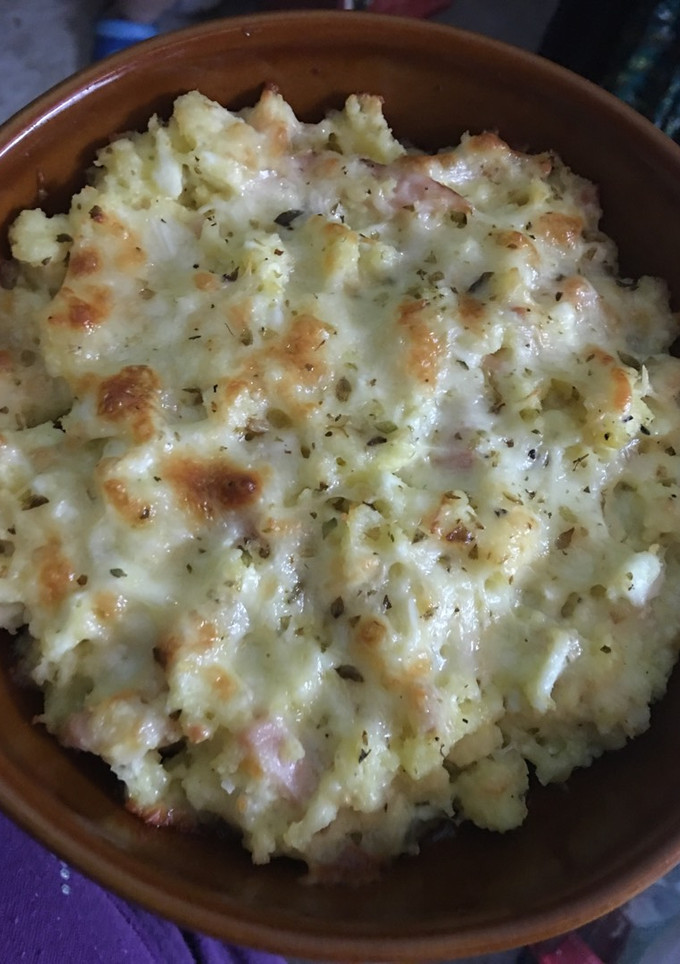 Una foto de Pastel de patatas con jamón y queso gratinado