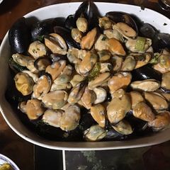 A picture of California Farm Mussels in Garlic Cream with French Fries.