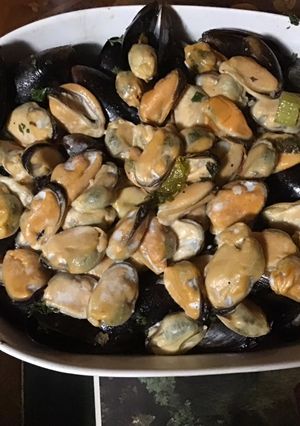 A picture of California Farm Mussels in Garlic Cream with French Fries.