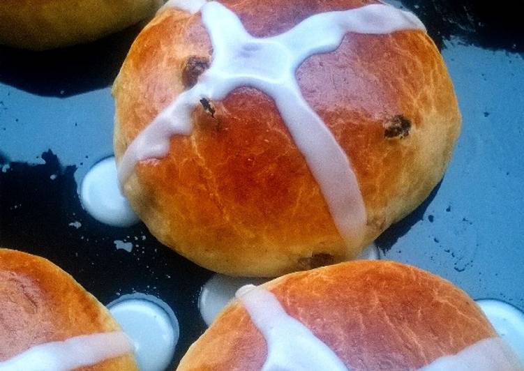 How to Prepare Favorite Hot Cross Buns