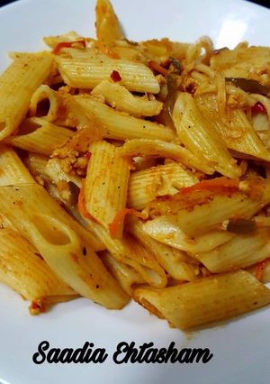 A picture of Chicken qeema and Vegetable Pasta.