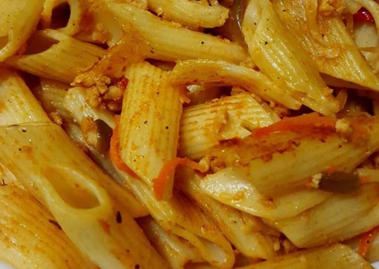 Recipe of Perfect Chicken qeema and Vegetable Pasta