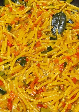 Una foto de Fideuá de Verduras