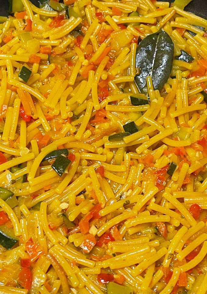 Una foto de Fideuá de Verduras