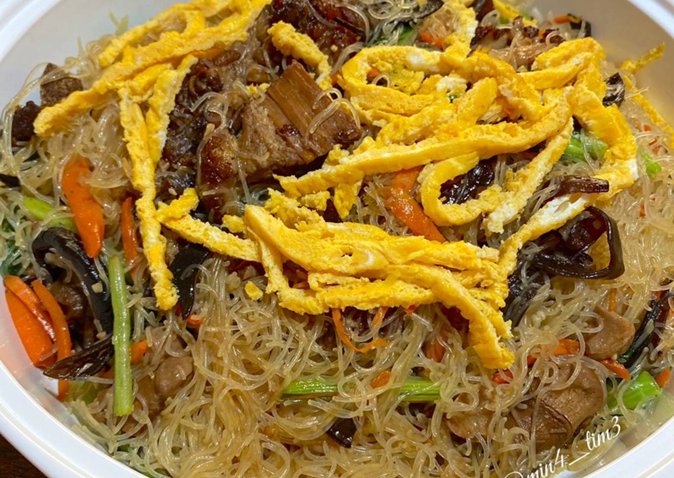 Bihun Goreng Kaki Babi (Non Halal)