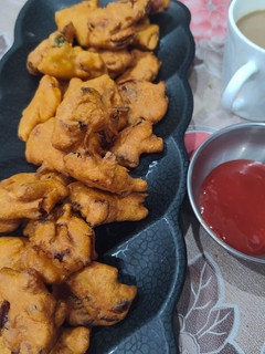 आलू प्याज़ के पकौड़े (Aloo pyaz ke pakode recipe in hindi) रेसिपी मुख्य फोटो