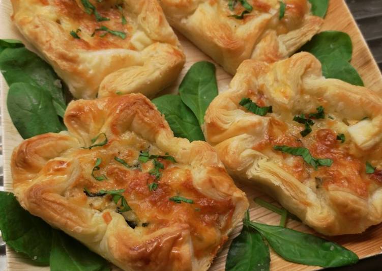 Puff pastry isi bayam sosis keju