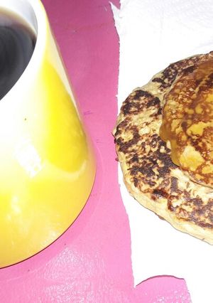 Una foto de Hot cakes de avena con harina integral de manzana y canela!